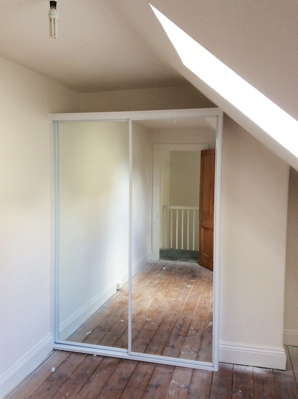 Mirror with lid and sloping ceiling