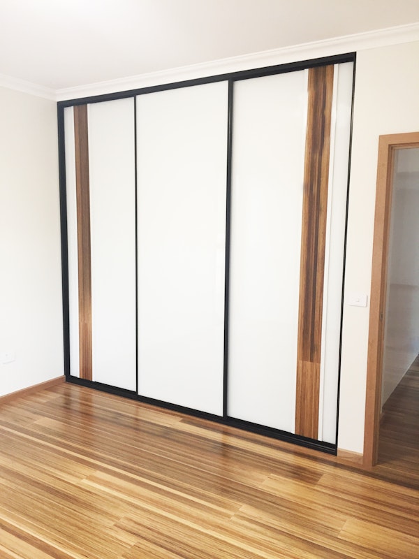Timber White Glass Mode door